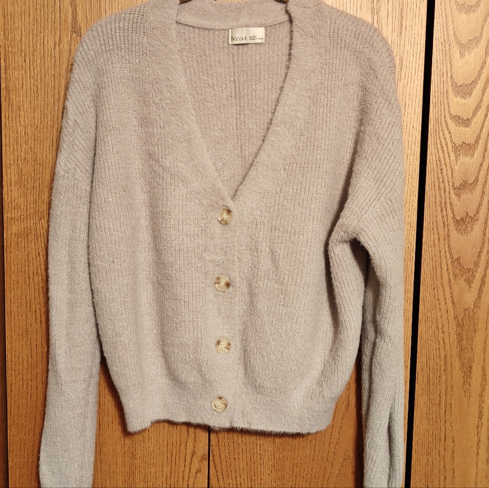 Cozy Gray V-Neck Sweater by Becool
